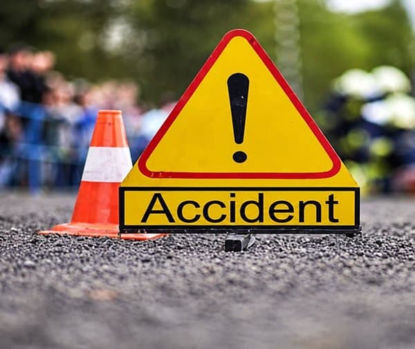 రోడ్డు ప్రమాదంలో దంపతుల మృతి