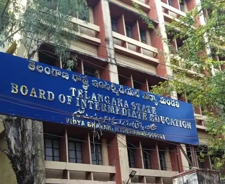 ఫేక్‌ సర్టిఫికెట్లపై బోర్డు కొరడా