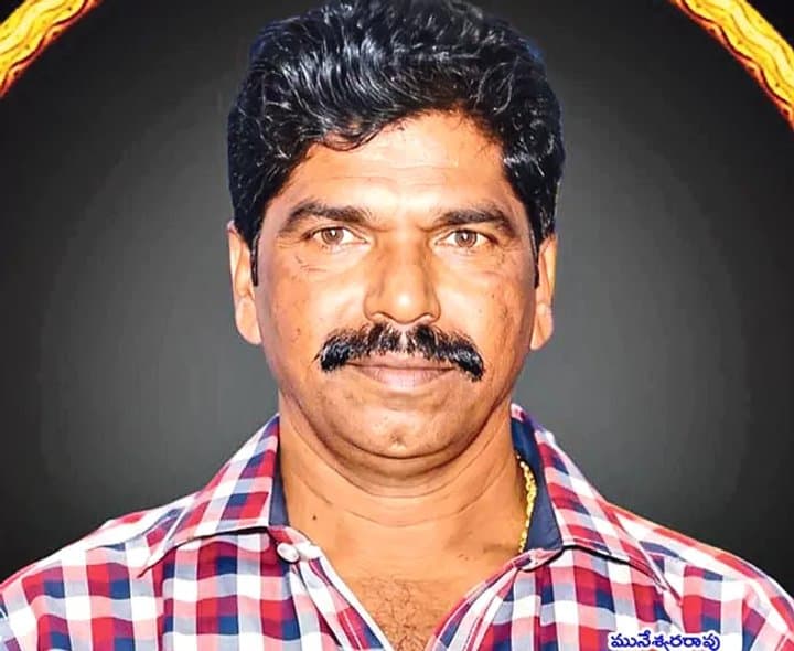 బైక్ ఢీకొని వైకాపా కార్యకర్త మృతి..!
