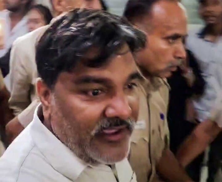 తాహిర్ హుస్సేన్‌కు డెత్ పెనాల్టీ నిరాకరించిన ఢిల్లీ కోర్టు