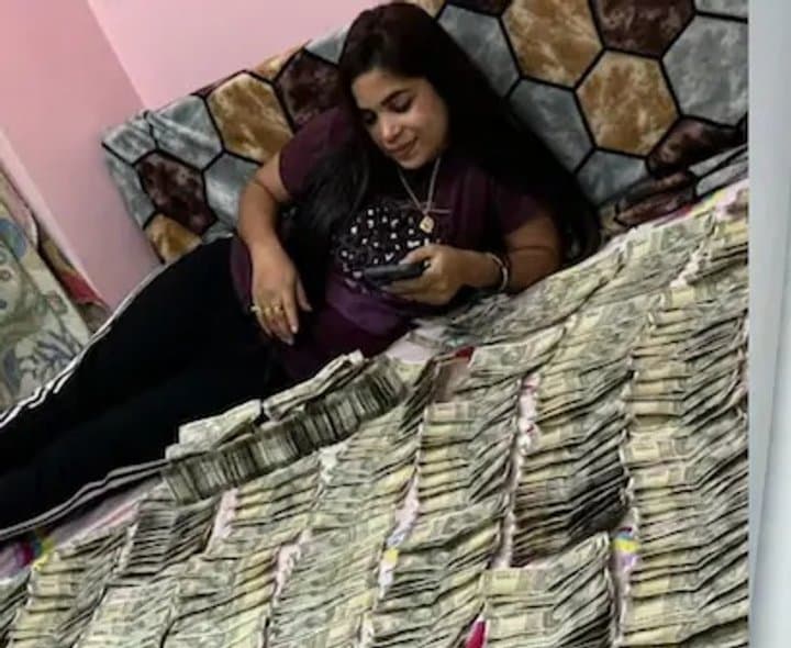 టిండర్ పరిచయాలతో బ్లాక్‌మెయిల్‌ ఆరోపణలు