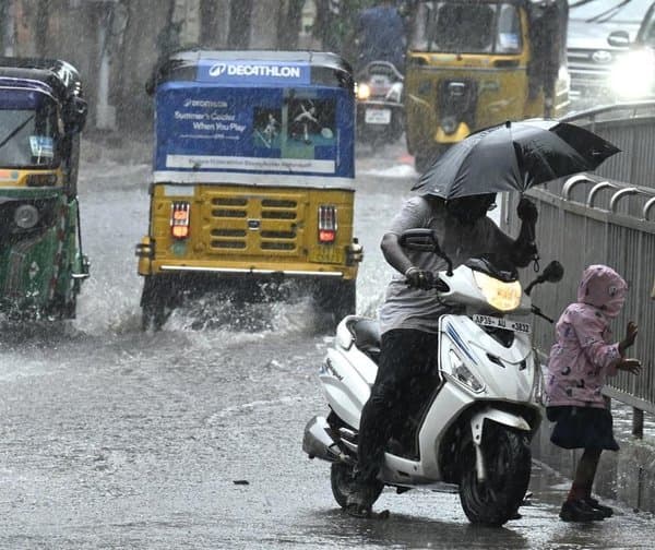 తెలంగాణలో వర్షాలు: పలు జిల్లాలకు అలర్ట్