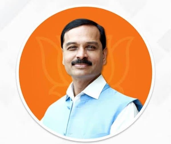విజయం దిశగా నాగ్‌పూర్ బరి