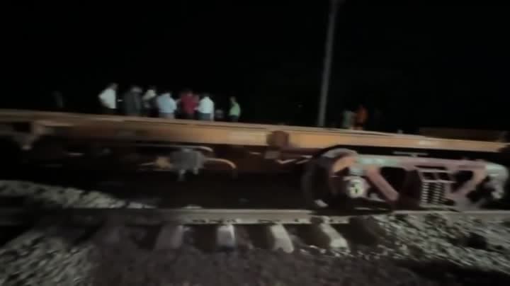 గుజరాత్‌లో పట్టాలు తప్పిన ఖాళీ గూడ్స్‌ రైలు