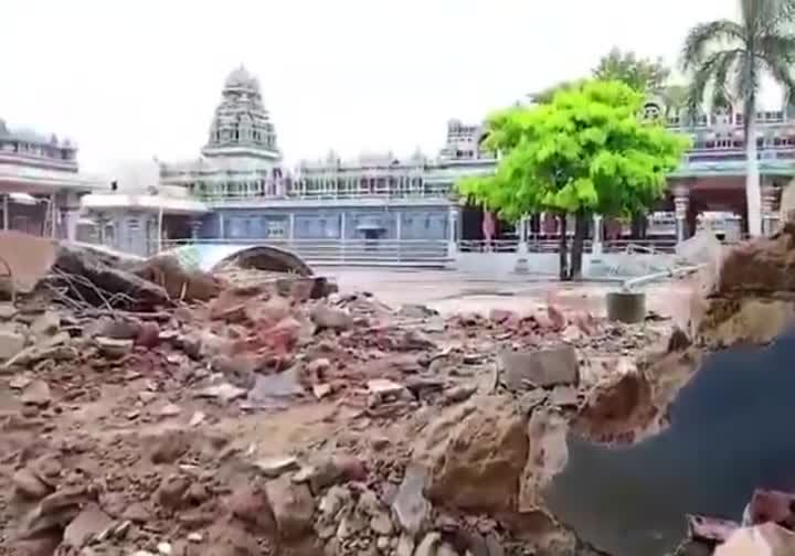 కాళేశ్వరం గర్భగుడి తొలగింపు