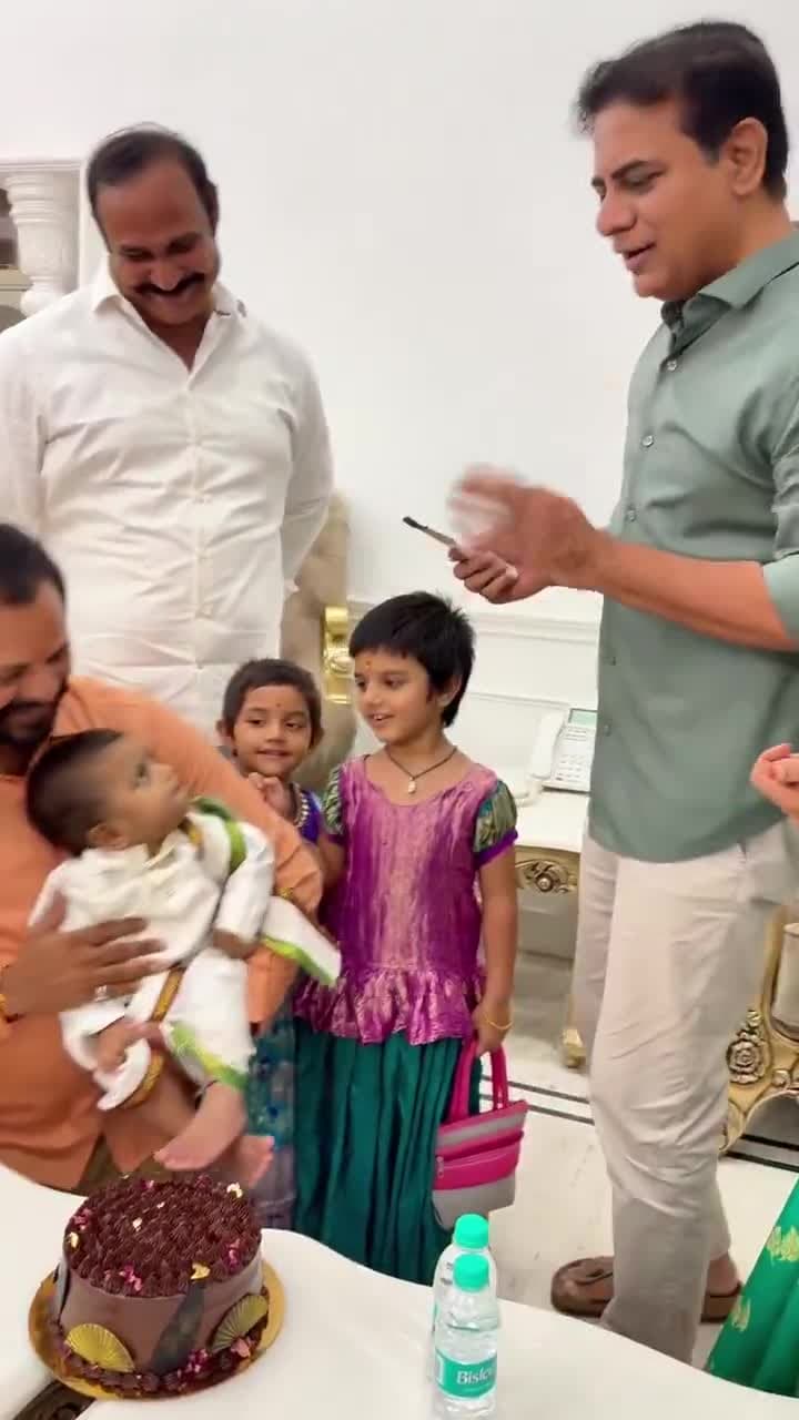 కేటీఆర్‌ను కలిసిన జర్నలిస్ట్ తెలంగాణ మధు కుటుంబం