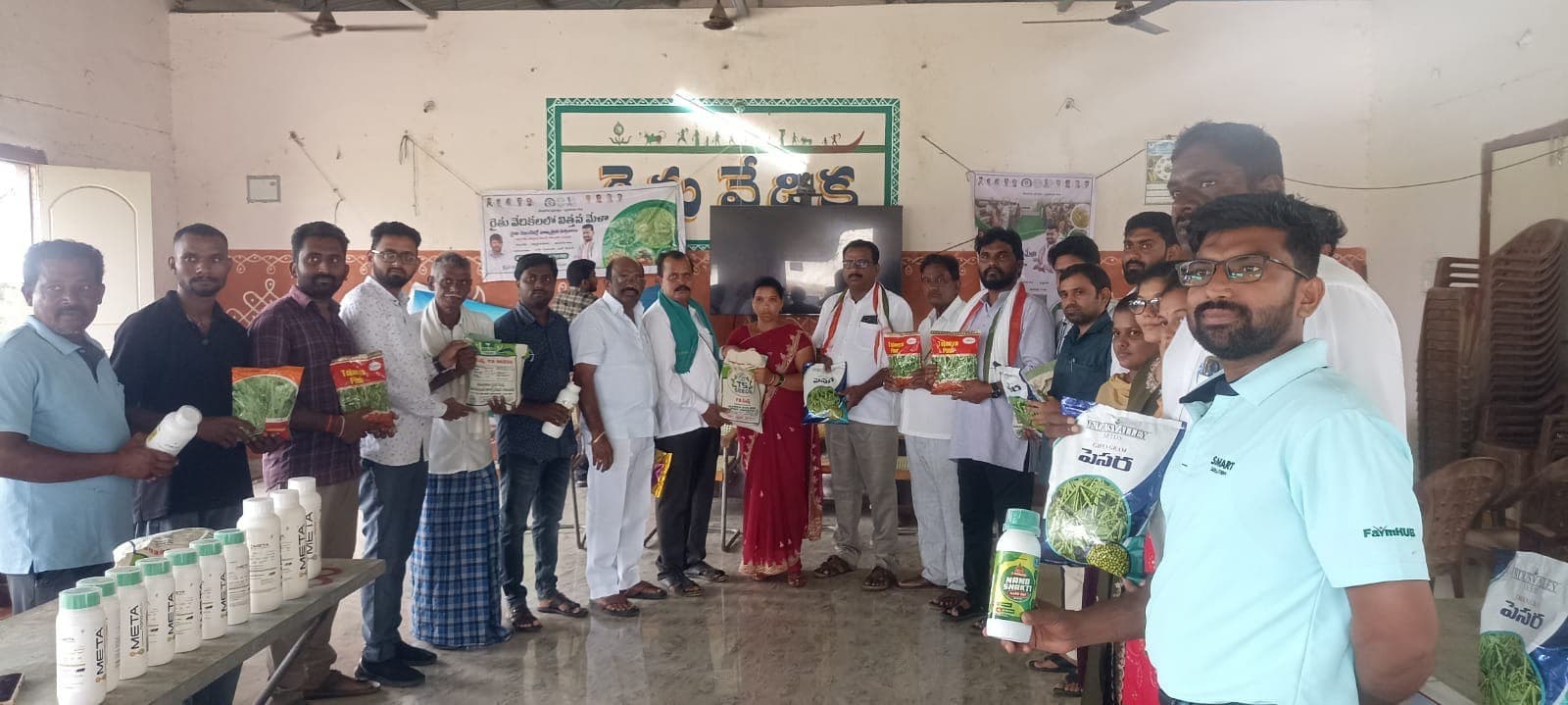 రైతులకు పప్పు దినుసుల విత్తనాలు అందజేత