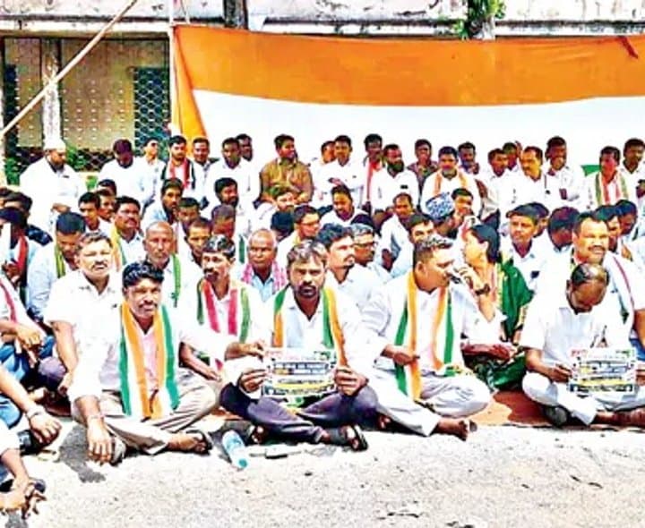 జిల్లా కాంగ్రెస్లో మళ్లీ వర్గపోరు