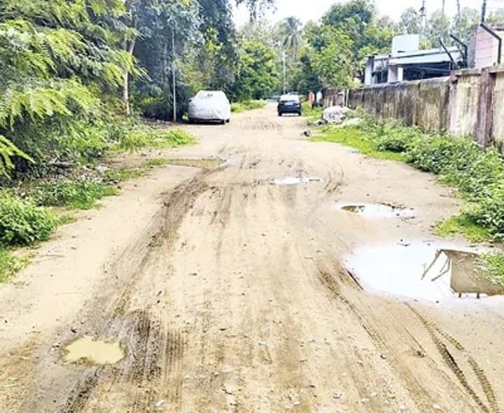 విజయ డెయిరీ భూములపై కబ్జా యత్నాలు