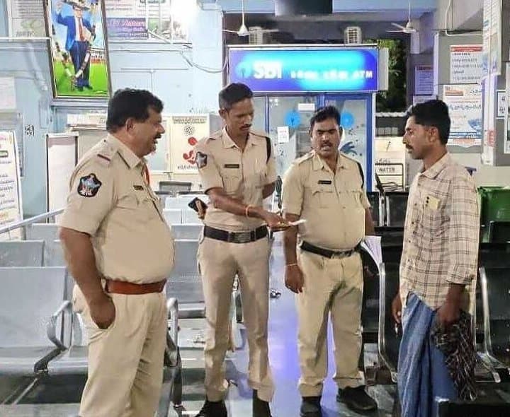 పుట్టపర్తిలో ముమ్మరంగా విజిబుల్ పోలీసింగ్
