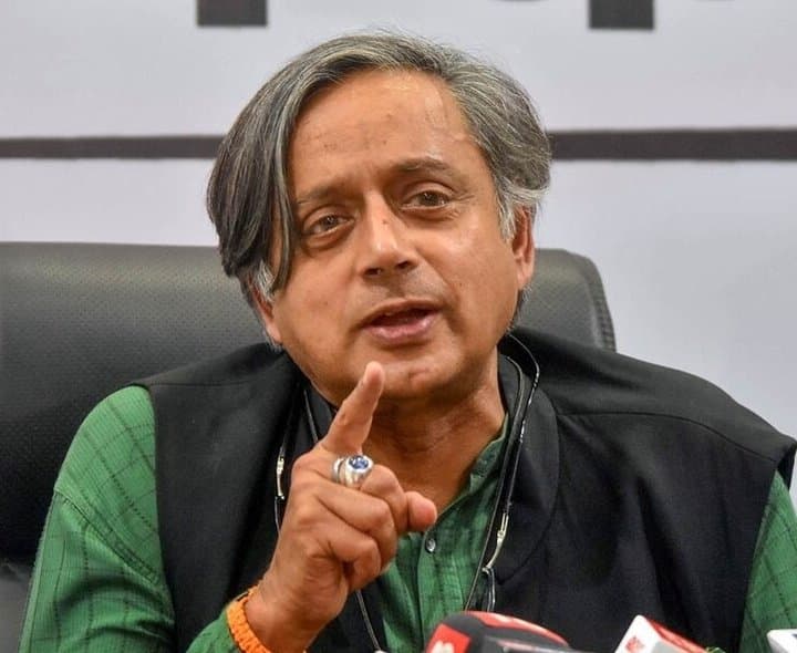 ఎఫ్సీఆర్ఏ బిల్లుపై శశి థరూర్ విమర్శలు