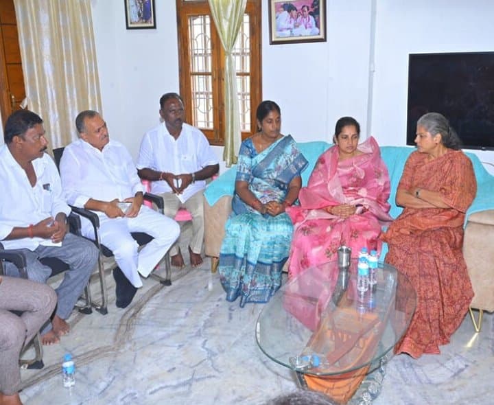 పెద్ది సుదర్శన్రెడ్డికి నివాళులర్పించిన నేతలు