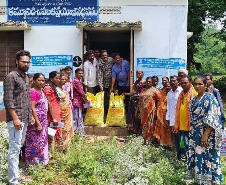 వై.రామవరంలో 176 టన్నుల యూరియా సిద్ధం