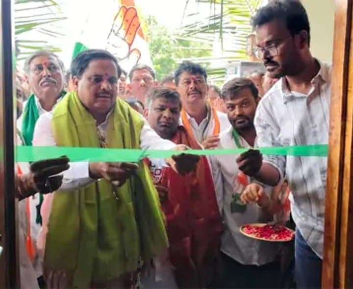 పలుగు తండాలో ఇందిరమ్మ ఇళ్ల గృహప్రవేశాలు ప్రారంభం