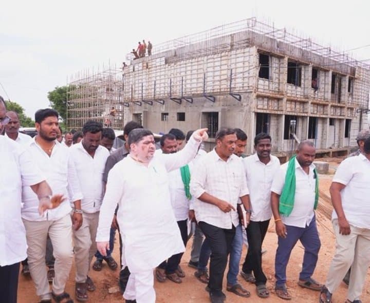 యంగ్ ఇండియా స్కూల్ పనుల పరిశీలన