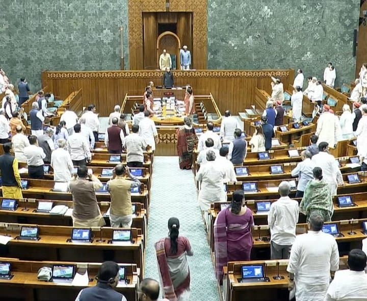 ఆందోళనల మధ్య లోక్సభ వాయిదా