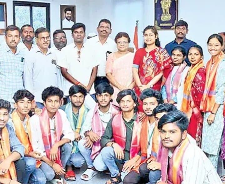 స్టెమ్-60 జేఈఈ, నీట్ శిక్షణ ఆలస్యం.. గిరిజన విద్యార్థుల్లో ఆందోళన