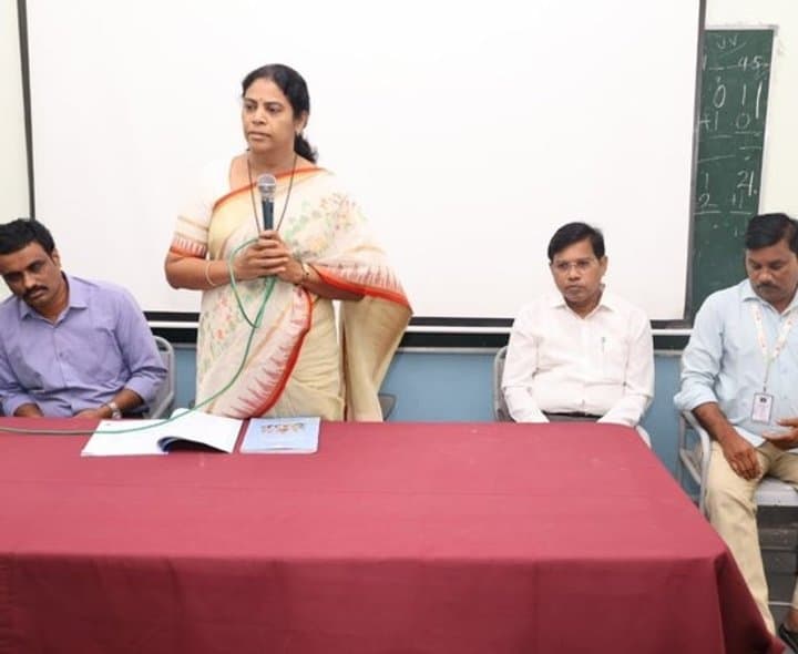 ప్రీ ప్రైమరీ ఉపాధ్యాయుల శిక్షణలో కలెక్టర్ హరిత