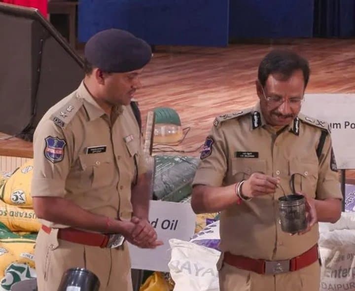 హైదరాబాద్లో 25 టన్నుల కల్తీ మసాలాల స్వాధీనం