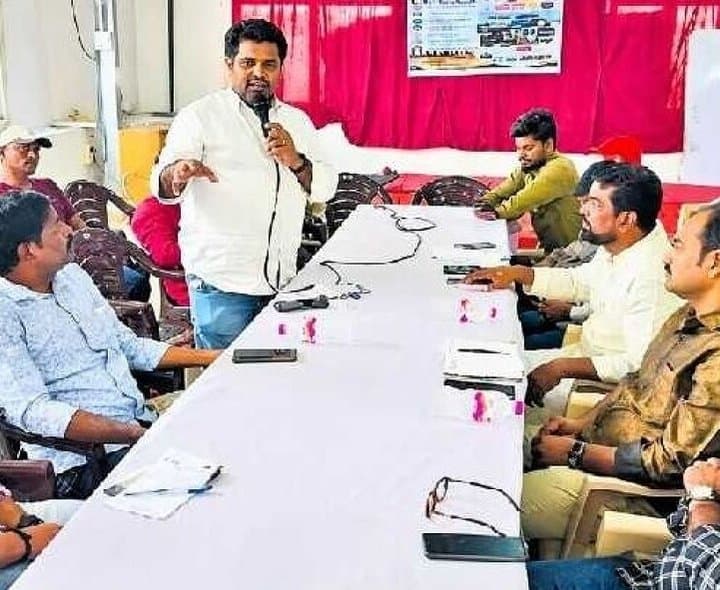 డ్రైవర్లు, యాప్ కార్మికుల నిరవధిక సమ్మెకు పిలుపు