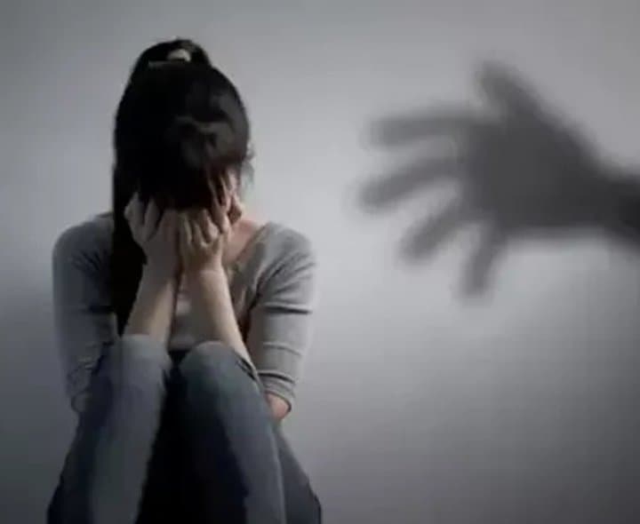 పాక్ మాజీ మంత్రి గెలుపు