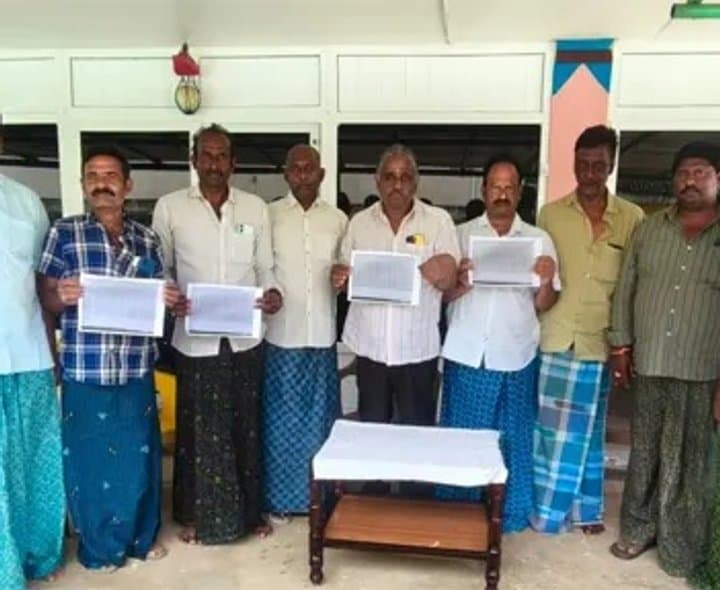పొగాకుపై వైకాపా విమర్శలు
