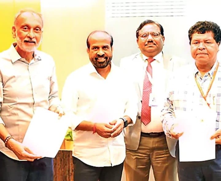 పేద మెడికోలకు స్కాలర్షిప్లు