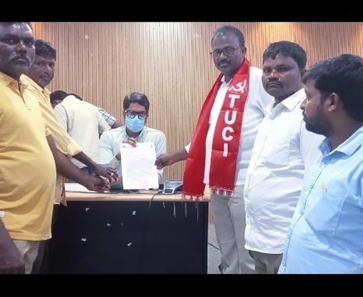 హమాలీలకు సంక్షేమ బోర్డు ఏర్పాటు చేయాలి : TUCI