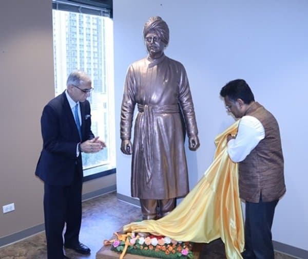 చికాగోలో స్వామి వివేకానంద విగ్రహావిష్కరణ