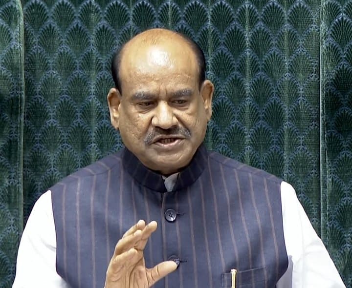 ప్రతిపక్ష నిరసనలతో లోక్సభ వాయిదా