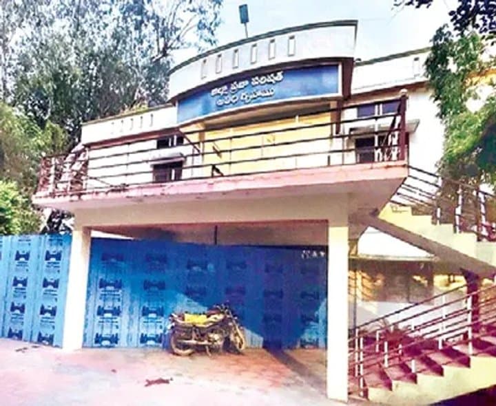 జడ్పీ, మండల పరిషత్లకు పాలకవర్గాలు కరవు