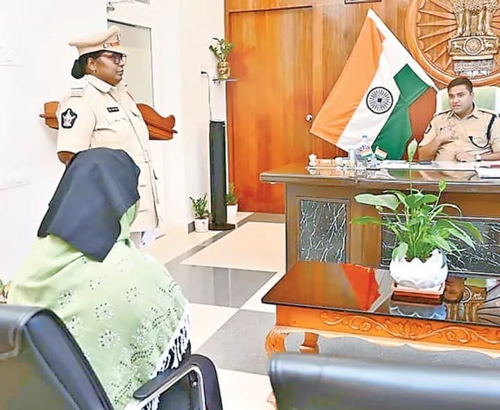 కన్నబిడ్డల నిర్లక్ష్యంపై వృద్ధురాలి ఫిర్యాదు