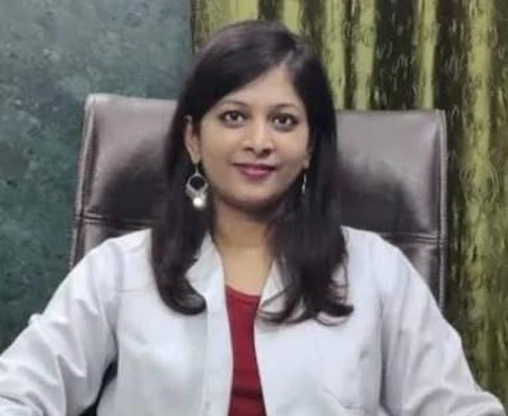 ఐదో అంతస్తు నుంచి దూకి వైద్యురాలి మృతి