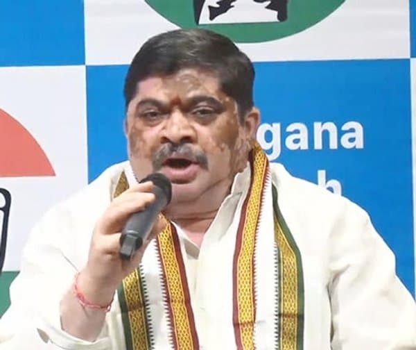 గురుకుల టెండర్ల స్కాం: మంత్రి పొన్నం ప్రభాకర్ కౌంటర్