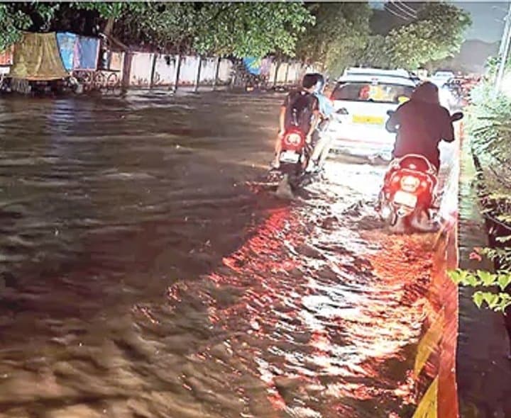 విశాఖలో భారీ వర్షపాతం