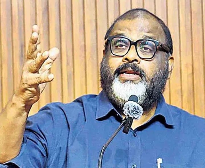 సీపీ జాన్ వ్యాఖ్యలపై విమర్శలు