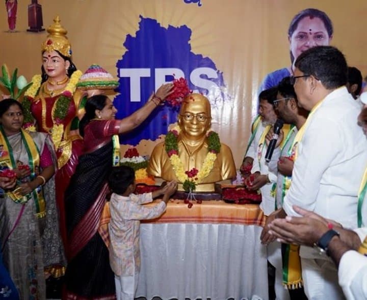 జయశంకర్ సార్కు కవిత ఘన నివాళి