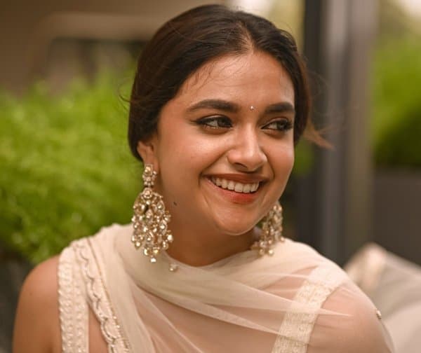 మహానటి వంటి సంచలన పాత్రలకై కీర్తి సురేశ్ ఎదురుచూపు
