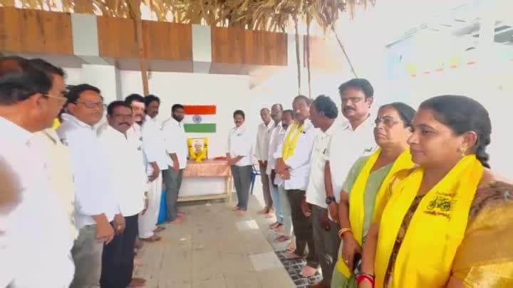 భారతీయుల ఐక్యతకు నిదర్శనం త్రివర్ణ పతాకం:ఎమ్మెల్యే నల్లమిల్లి
