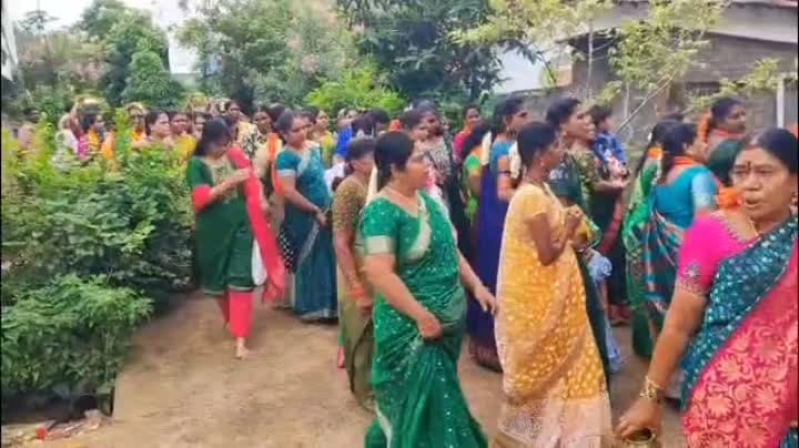 పందలపాక కట్లమ్మ తల్లికి 108 కిలోల సారె సమర్పించిన భక్తులు