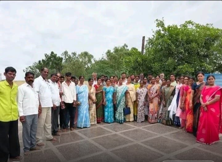 శ్రీవారి మెట్టు సేవకు తిరుమలకు బయలుదేరిన మహిళలు