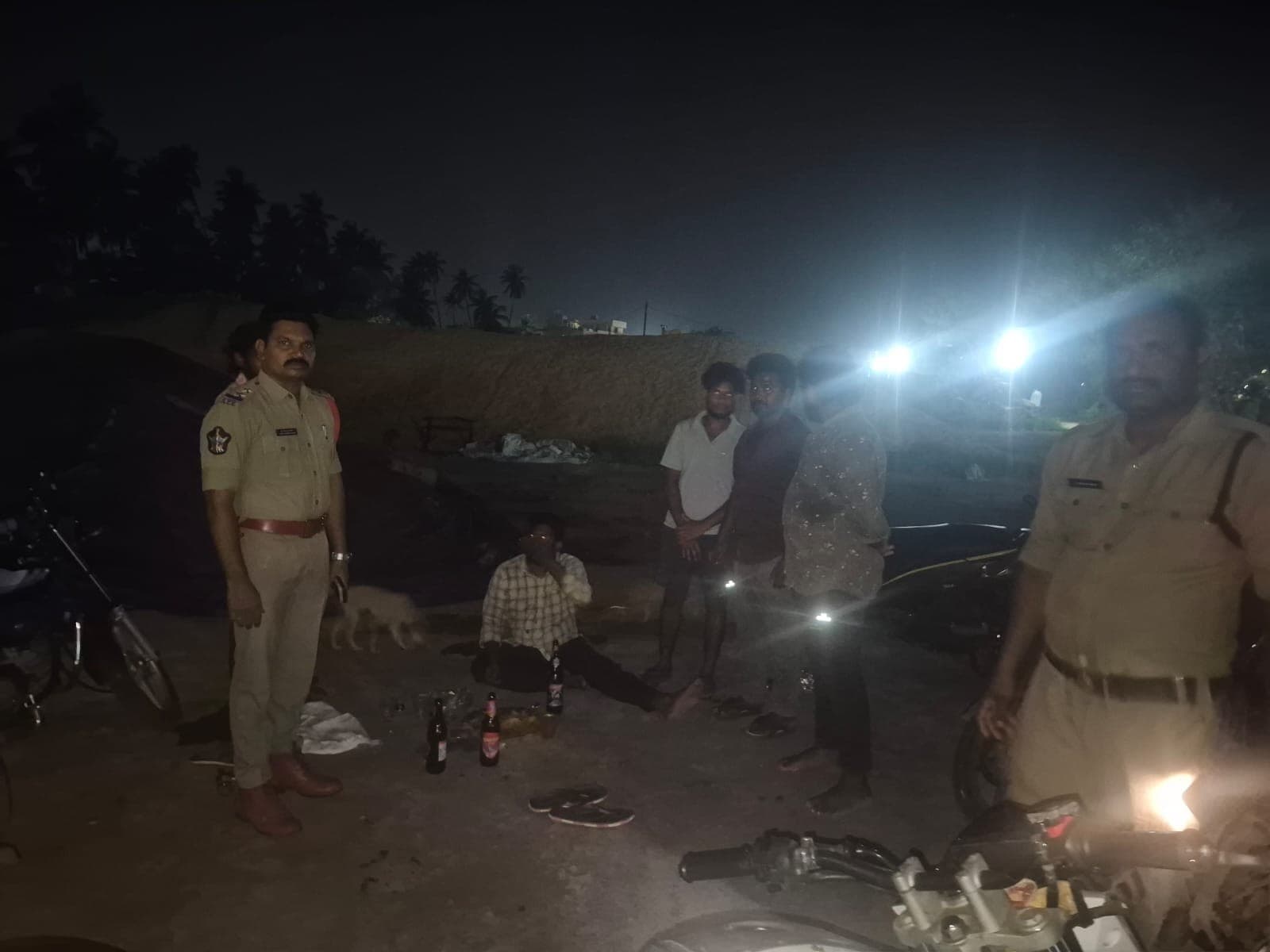బహిరంగ ప్రదేశాల్లో మద్యం సేవిస్తే కఠిన చర్యలు తప్పవు