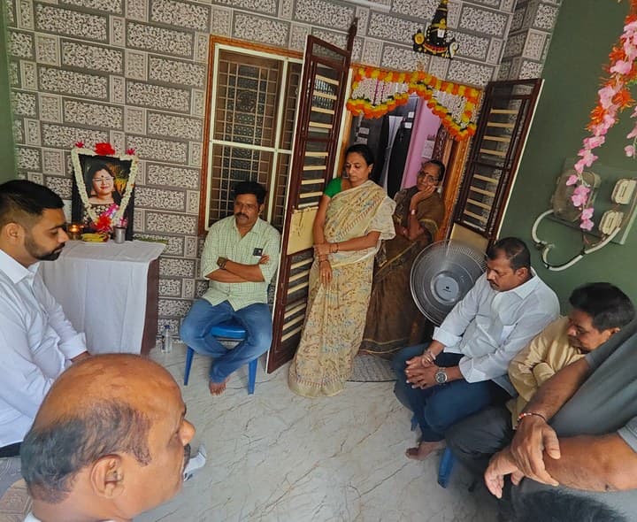వనిత కుటుంబాన్ని పరామర్శించిన ధర్మాన రామ్మనోహర్ నాయుడు