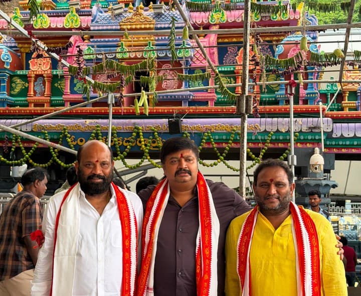 శ్రీ కనకదుర్గమ్మ సేవలో ఎమ్మెల్యే గురజాల