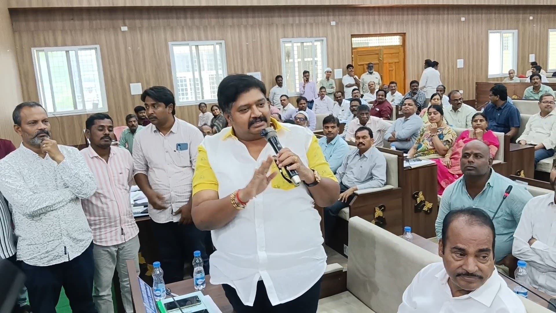 ఎన్నికలకు సై అంటున్న ఎమ్మెల్యే గురజాల