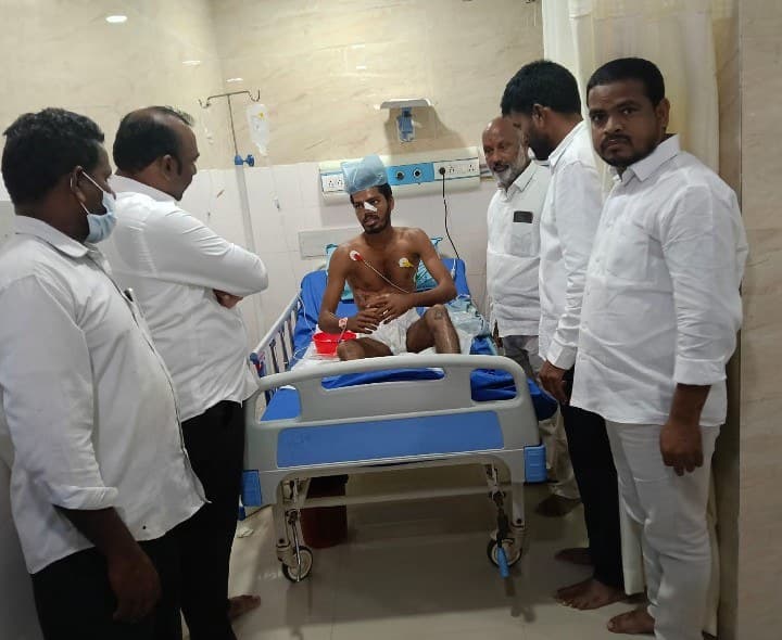 బాధితుని పరామర్శించిన ఎమ్మెల్సీ నవీన్ కుమార్ రెడ్డి