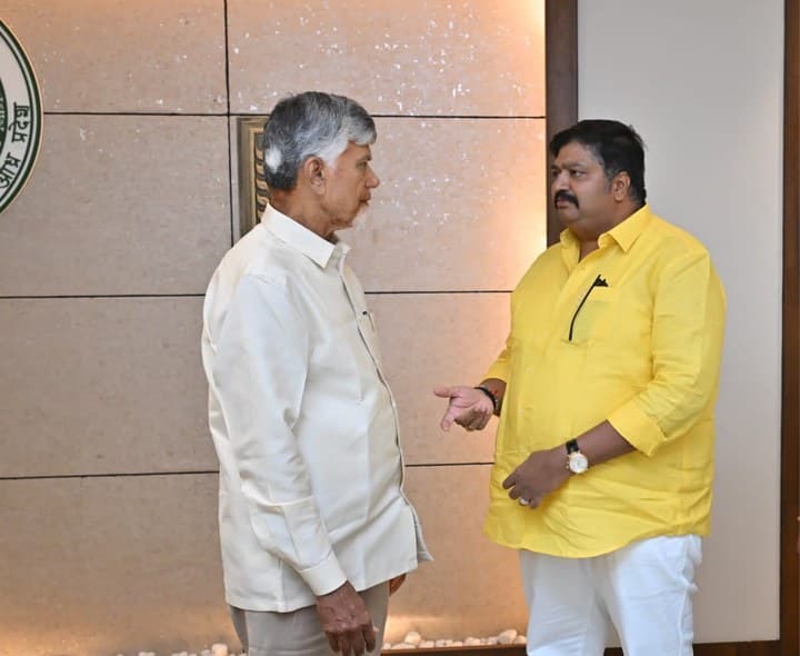 ముఖ్యమంత్రిని కలిసిన ఎమ్మెల్యే గురజాల జగన్ మోహన్