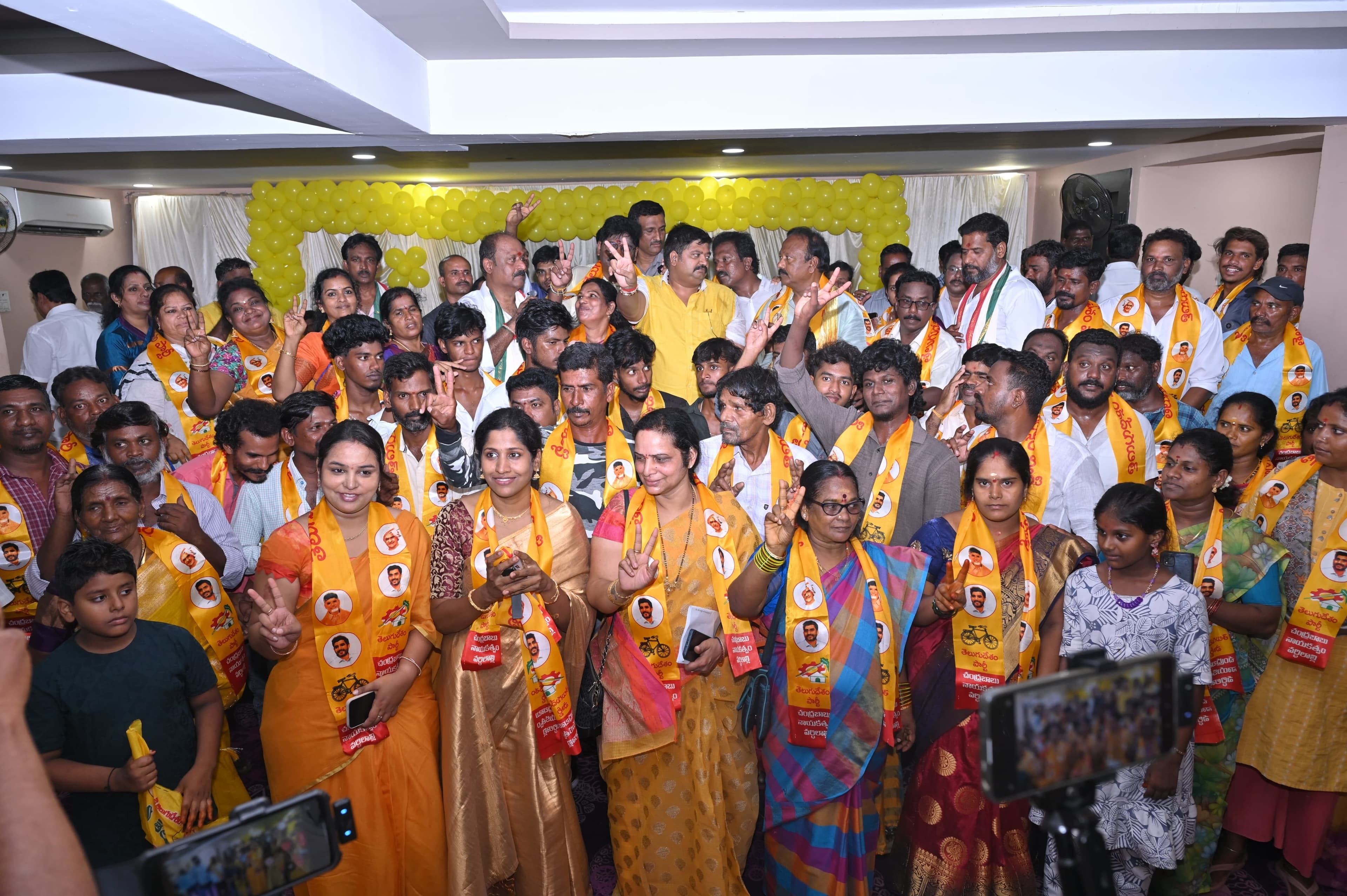 వైసీపీ నుండి టిడిపిలోకి భారీ చేరికలు