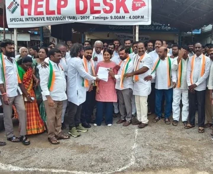 పీర్జాదిగూడలో SIR ఓటర్ల జాబితా సవరణ పరిశీలన.