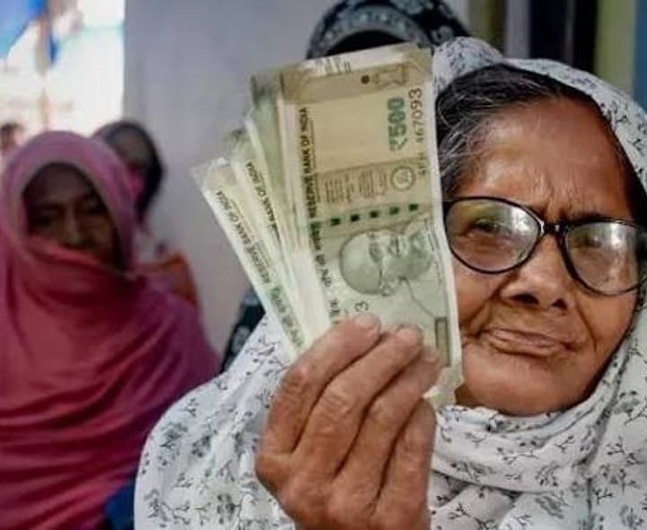 జిల్లాలో రేపు పింఛన్లు పంపిణి
